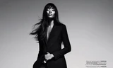 'Báo đen' Naomi Campbell khoe chân dài miên man