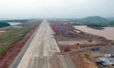 Theo hợp đồng BOT giữa Quảng Ninh và chủ đầu tư dự án sân bay Vân Đồn, chu đầu tư sẽ có thời gian khai thác để thu hồi vốn trong 45 năm, mức lợi nhuận bằng 14% tổng chi phí đầu tư. Ảnh Zing.