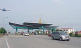 Trạm thu phí BOT Mỹ Lộc trên tuyến chính (cho đoạn đường dài 3,9km từ trạm tới TP Nam Định.