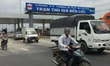 “Trạm thu giá đường bộ": Tối nghĩa và ngô nghê