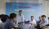 Toàn cảnh toạ đàm trực tuyến “Học nghề gì để có tương lai và thu nhập tốt”.