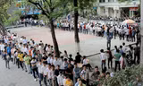 Mỗi kỳ thi tiếng Hàn để tuyển lao động sang Hàn Quốc làm việc có hàng nghìn người tham dự. Ảnh kỳ thi tiếng Hàn năm 2017.