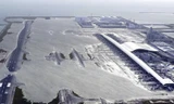 sân bay quốc tế Kansai (Osaka, Nhạt Bản) ngập trong nước lũ.
