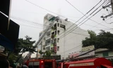 TPHCM: Cháy nhà 5 tầng, cảnh sát huy động xe thang để cứu hộ