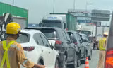 5 ô tô đâm vào nhau gây kẹt xe kéo dài trên cao tốc TPHCM - Long Thành 