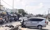 Sau vụ tai nạn liên hoàn, lộ ô tô mang biển số giả chở thuốc lá lậu