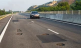 Cao tốc Đà Nẵng - Quảng Ngãi vừa đưa vào sử dụng đã hỏng
