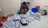 Bắt nhóm ‘tín dụng đen’ từ tờ rơi quảng cáo cho vay tiền nhanh 
