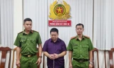 Bắt đối tượng lừa 100.000 USD ‘chạy án’ của cựu Cục trưởng Cục đăng kiểm Việt Nam