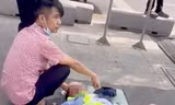 Bảo vệ bị đánh nhập viện vì nhắc thanh niên không dẫn chó vào phố đi bộ Nguyễn Huệ 