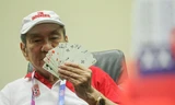 Showbiz 17/8: Điều bất ngờ về tỉ phú U80 thi đánh bài ở Asiad 2018