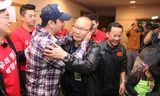 Sao Hàn bất ngờ có mặt ở Mỹ Đình, chúc mừng hầy Park và U23 Việt Nam chiến thắng