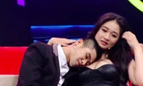 Sốc khi cô gái kéo bạn nam áp vào ngực trên sóng truyền hình