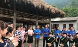 Trai, gái bản Tày khởi nghiệp 'homestay' từ nhà sàn, làn Then