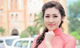 Á hậu Tú Anh khoe da trắng muốt với áo dài hồng