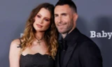 Adam Levine sụp đổ hình tượng: Muốn lấy tên của bạn gái đặt cho con trai, bị 5 cô nàng tố ngoại tình