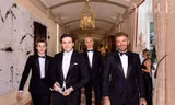 Ảnh cưới của Brooklyn Beckham: Nhà trai chiếm hết spotlight vì nội dung quá "chất lượng"