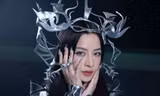 Chi Pu tuyên bố hủy bỏ dự án album đầu tay, "đính kèm" lời xin lỗi trong MV "Miss Showbiz"