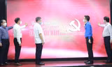 Đại diện lãnh đạo các bộ, ban, ngành ấn nút khởi động cuộc thi. 