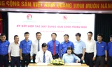 Đại diện T.Ư Đoàn TNCS Hồ Chí Minh, Hội đồng Đội T.Ư và các đơn vị liên quan ký kết thỏa thuận.