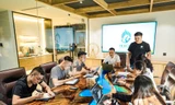 Team Launch Zone thảo luận các vấn đề về khởi nghiệp trong lĩnh vực công nghệ blockchain.