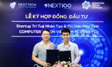 Ông Nguyễn Hoà Bình – Chủ tịch Tập đoàn NextTech- Sáng lập Quỹ Next100 và ông Nguyễn Văn Việt - CEO & Co-Founder Computer Vision Vietnam trong Lễ ký kết hợp đồng đầu tư.