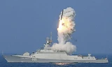 Tàu hải quân Nga phóng tên lửa Kalibr nhằm vào các mục tiêu của khủng bố tại Syria. Ảnh: Rian 