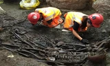 Các bộ xương người được khai quật ở nghĩa trang Bedlam vào tháng 7 năm 2015. Ảnh: Crossrail.