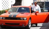 Chiếc Dodge Challenger SRT màu cam khá bắt mắt của Arnold Schwarzenegger.