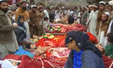 Đám tang người Afghanistan bị giết trong cuộc đột kích vào làng Ghazi Khan ở tỉnh Kunar, năm 2009.