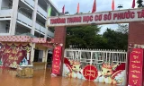 Bơi xuồng trong sân trường ở TP Biên Hòa, hàng ngàn học sinh phải nghỉ học