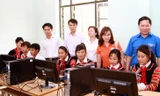  Thầy và trò trường THCS Dân tộc bán trú Chung Chải (Mường Nhé) có phòng máy tính phục vụ việc dạy và học
