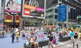 Quanh Time Square có nhiều món ăn Việt thu hút du khách. Ảnh: Hải Anh