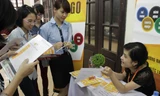 Sinh viên tìm việc tại chương trình do CLB Phát triển nhân lực tổ chức. Ảnh: Hải Anh