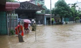 Mưa lớn gây ngập úng ở nhiều tuyến đường trên địa bàn thành phố Hà Giang. Ảnh: Huy Toán
