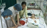Điều trị bệnh nhi bị sởi tại Hà Nội