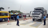 Cân kiểm tra trong lượng xe. Ảnh minh họa
