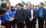 Chủ tịch nước Trương Tấn Sang, Bí thư thứ nhất T.Ư Đoàn Nguyễn Đắc Vinh, lãnh đạo các bộ, ngành cùng lãnh đạo tỉnh Thanh Hóa thăm Làng thanh niên lập nghiệp Sông Chàng. Ảnh: Hoàng Lam
