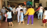Các em học sinh nhập viện điều trị. Ảnh; VOV giao thông