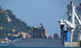 Tàu ngầm kilo Hà Nội tiến vào cảng Cam Ranh