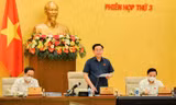Chủ tịch Quốc hội Vương Đình Huệ phát biểu tại phiên họp.