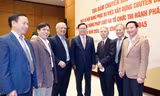 Chủ tịch Quốc hội Vương Đình Huệ và các chuyên gia tại buổi toạ đàm