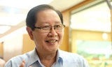 Bộ trưởng Nội vụ Lê Vĩnh Tân trả lời phóng viên bên lề kỳ họp Quốc hội