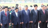 Lãnh đạo Đảng, Nhà nước và các đại biểu Quốc hội vào Lăng viếng Chủ tịch Hồ Chí Minh