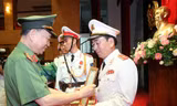 Bộ trưởng Tô Lâm trao Quyết định bổ nhiệm Thứ trưởng Bộ Công an cho ông Trần Quốc Tỏ.