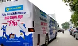 Xe quảng cáo cho một siêu thị điện máy trên đường phố Hà Nội