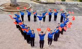 Giới trẻ Đắk Lắk xếp hình trái tim, lan tỏa niềm tự hào dân tộc