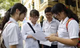 Hàng năm, có hàng nghìn học sinh đăng ký dự thi vào các trường THPT chuyên ở Hà Nội.
