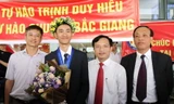 Ông Mai Văn Trinh ra sân bay đón đoàn