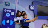Giới trẻ thích thú với trải nghiệm mở thẻ siêu tốc của MB Bank tại Ngày Thẻ Việt Nam lần 2